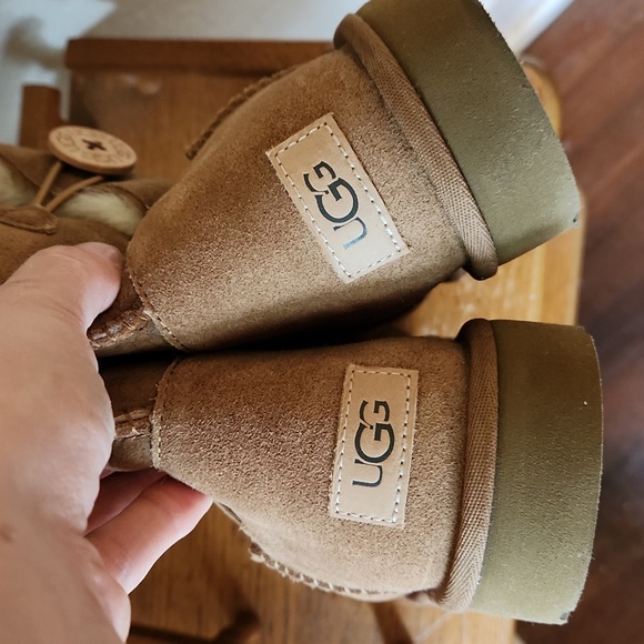 Uggs - Picture 6 of 6